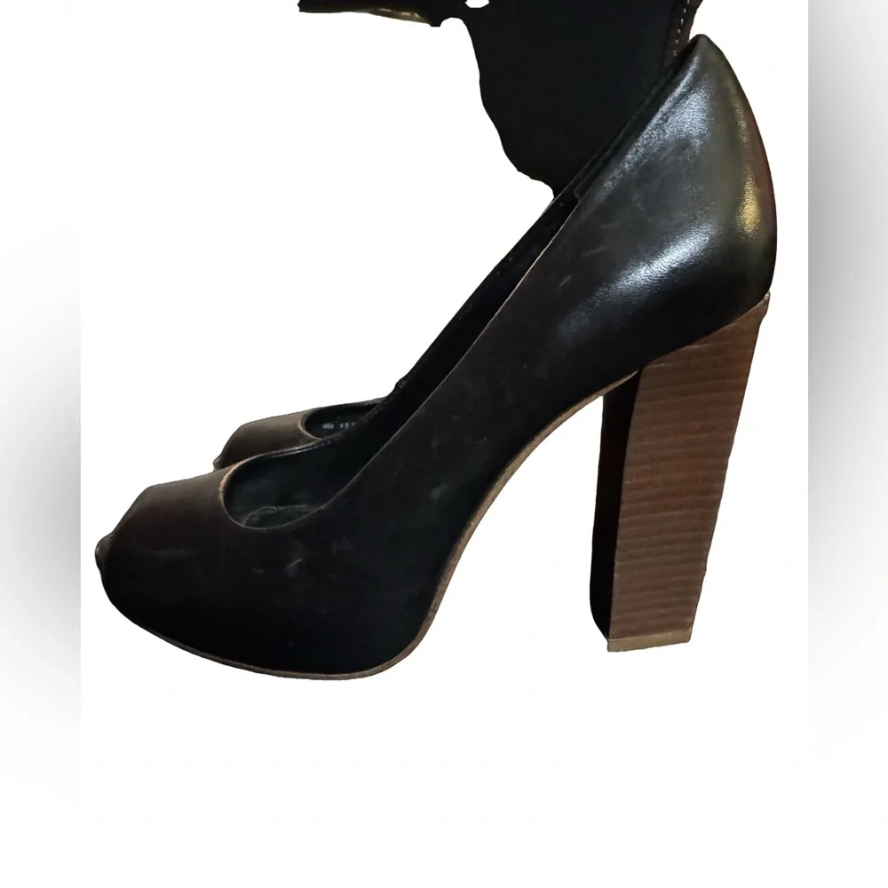 Tory Burch w/Gold Accent Wood Block Heel - Picture 5 of 6